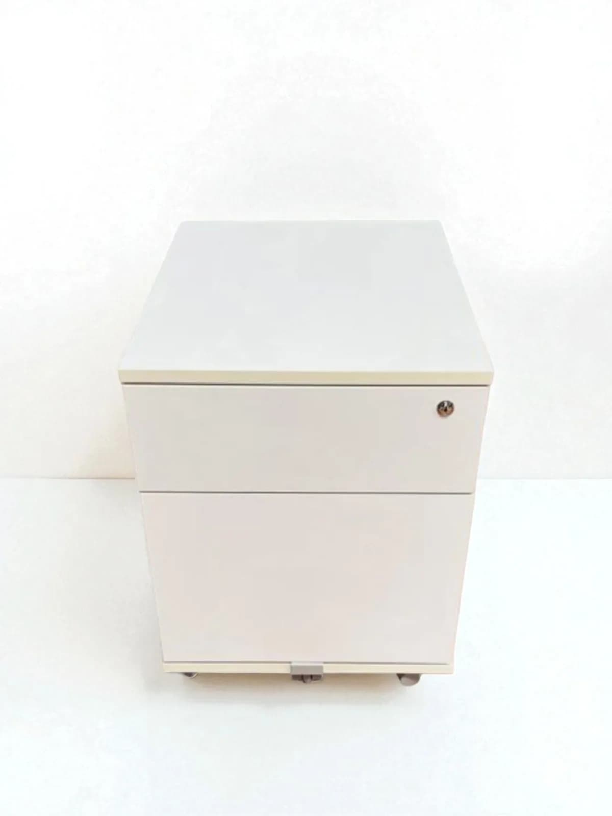 Caisson à roulette blanc en bois Caisson à roulette blanc en bois — mobilier de bureau professionnel au Maroc